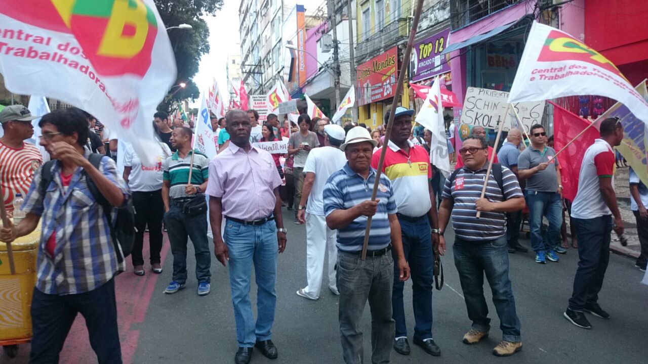"Esquenta" rumo à Greve Geral: Manifestação agitou o centro de Salvador
