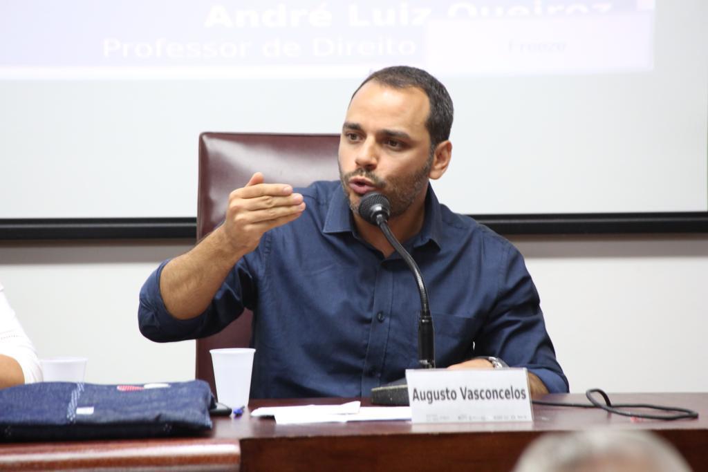 Ataque do governo ao salário mínimo prejudica o país, afirma Augusto Vasconcelos