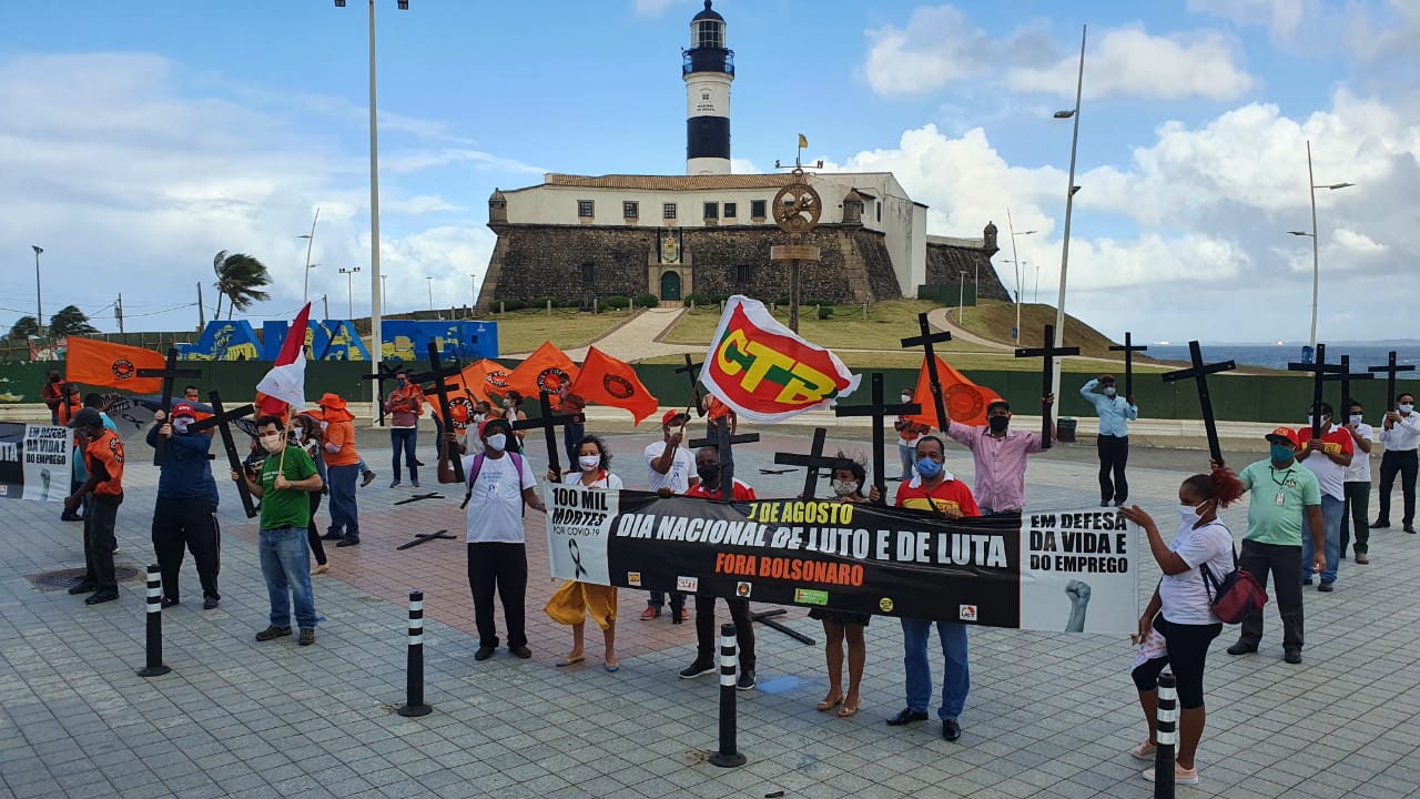 Ato da CTB: "Dia de luto e Dia de luta pela vida" denuncia mais de 100 mil mortos