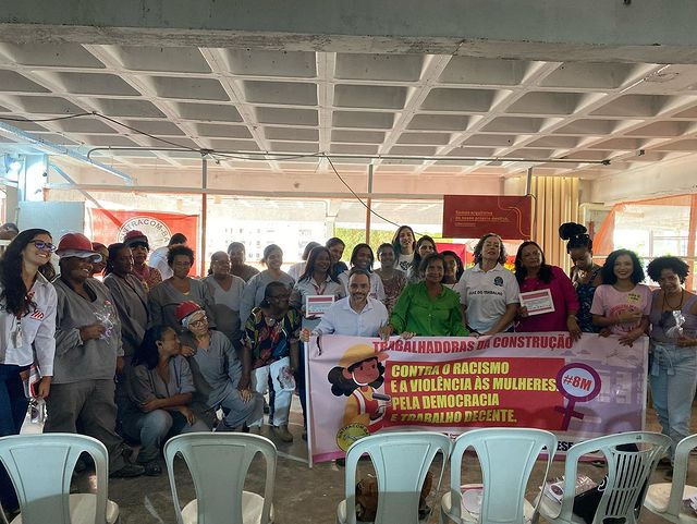 Veja fotos do #8M Dia Internacional da Mulher com as trabalhadoras da construção civil