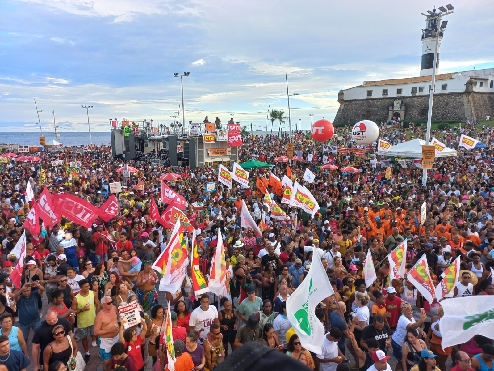 1º de maio forte e de luta!