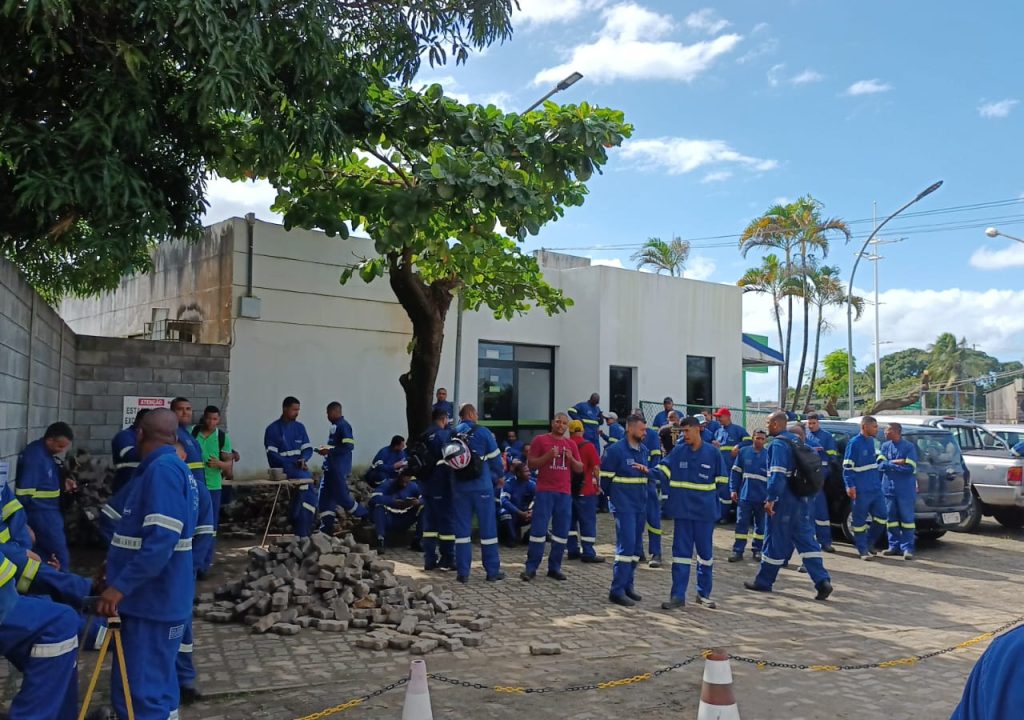 Floripark / Coelba: Trabalhadores (as) continuam com as atividades paralisadas
