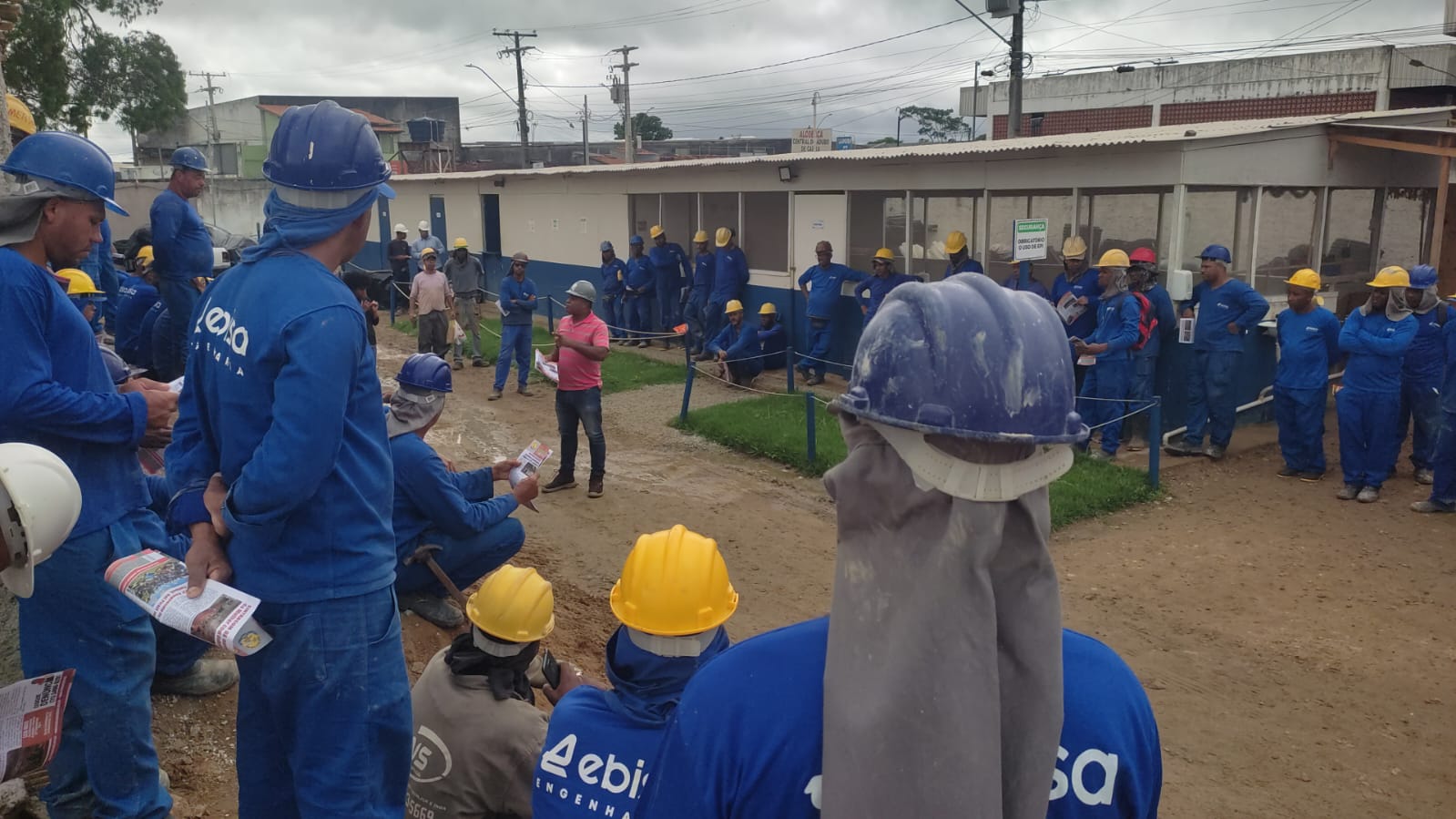 Diretores do SINTRACOM-BA se reuniram com trabalhadores (as) de obra da Ebisa, em Amargosa