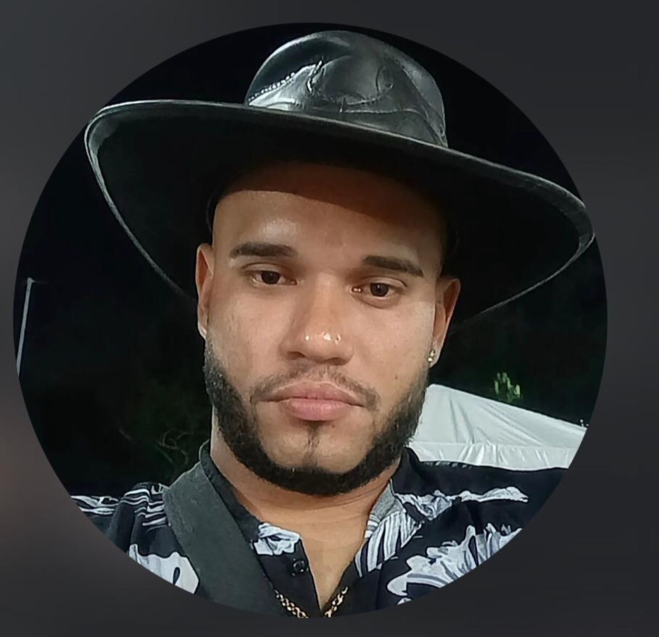 Trabalhadores revoltados com a morte do colega pela polícia, fazem manifestação na porta do Consórcio Bel Cabula / Embasa, em Massaranduba