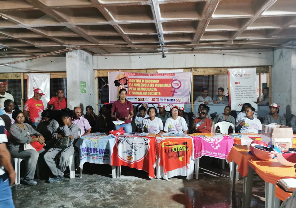 Veja as atividades do SINTRACOM-BA no Março Mulher: Hoje foi no canteiro Beach Class (MD)