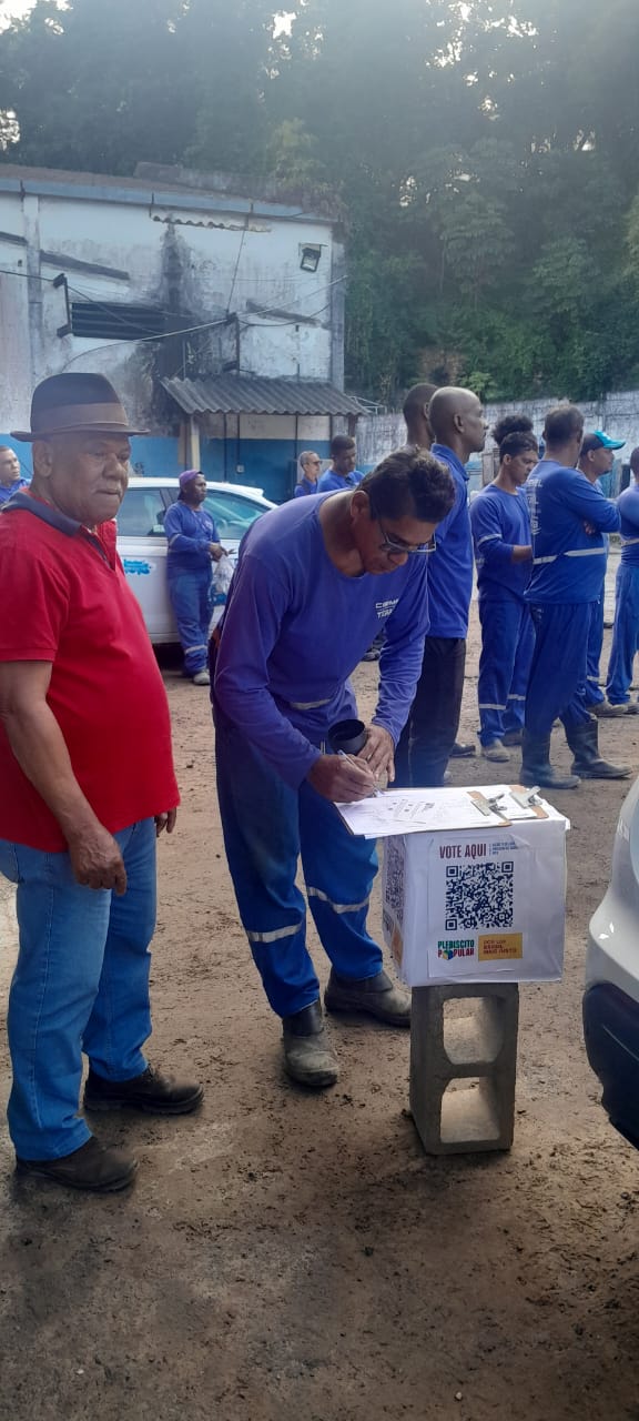 SINTRACOM-BA leva o Plebiscito Popular até os trabalhadores (as) da Terral (Embasa)