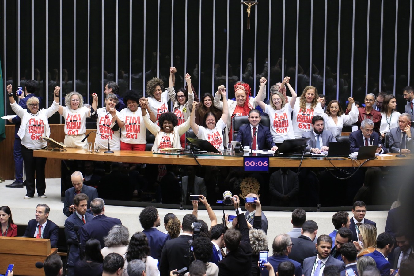 Fim da escala 6X1. A maior vitória dos Trabalhadores (as), em décadas. A luta agora é no Senado!