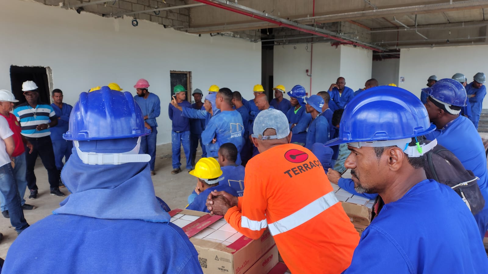 Teve paralisação dos trabalhadores (as) na obra da Roble, no Lobato
